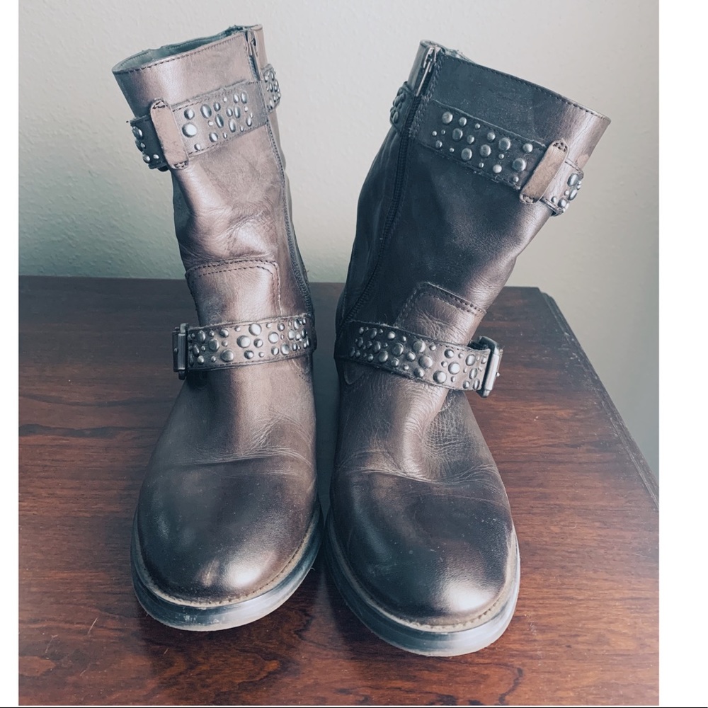 Arturo Chiang boots